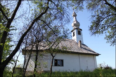 Lcauri de cult din Romnia; Biserica de lemn Sf. Arhangheli; ; ; 1725; 1725; ; Biseric de lemn; ortodox; Orthodox; orthodoxe; LUNCASPRIE; DOBRETI; Bihor; Protopopiatul Ortodox romn Beiu; Episcopia Oradiei, Bihorului i Slajului; Mitropolia Clujului, Albei, Crianei i Maramureului; 