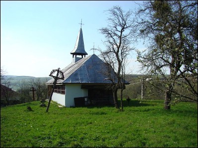 Lăcaşuri de cult din România; Biserica de lemn Sf. Arhangheli; ; ; 1720; 1720; ; Biserică de lemn; ortodox; Orthodox; orthodoxe; CUTCA; SÂNMĂRTIN; Cluj; ; Arhiepiscopia Vadului, Feleacului şi Clujului; Mitropolia Clujului, Albei, Crişanei şi Maramureşului; 
