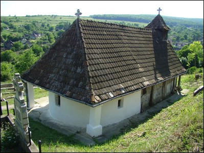 Lăcaşuri de cult din România; Biserica de lemn Sf. Arhangheli; ; ; sec. XVIII; 1701; 1800; Biserică de lemn; ortodox; Orthodox; orthodoxe; DÂMBĂU; ADĂMUŞ; Mureş; Protopopiatul Târnăveni; Arhiepiscopia Alba Iuliei; Mitropolia Clujului, Albei, Crişanei şi Maramureşului; 