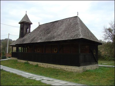 Lăcaşuri de cult din România; Biserica de lemn Sf. Arhangheli; ; ; sec. XVIII; 1701; 1800; Biserică de lemn; ortodox; Orthodox; orthodoxe; SÂNIŞOR; LIVEZENI; Mureş; ; Arhiepiscopia Alba Iuliei; Mitropolia Clujului, Albei, Crişanei şi Maramureşului; 