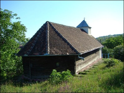 Lăcaşuri de cult din România; Biserica de lemn Arhanghelul Mihai; ; 24 18, 50; sec. XVIII; 1701; 1800; Biserică de lemn; greco-catolic; Greek-Catholic; grec-catholique; CUŞTELNIC, municipiul TÂRNÃVENI; ; Mureş; Protopopiatul Târnăveni; Arhiepiscopia - Arhidieceza de Alba Iulia şi Făgăraş; Biserica Română Unită cu Roma, Greco-Catolică; 