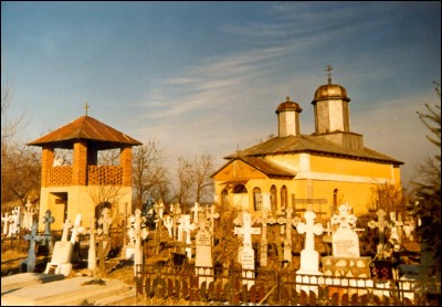 Lăcaşuri de cult din România; Biserica Sf. Nicolae; ; ; 1830; 1830; 1840; Biserică; ortodox; Orthodox; orthodoxe; POPEŞTI; VĂLENI; Olt; Protoieria Caracal, Cod fiscal: 4284630, Adresa: Str. Nicolae Titulescu nr. 8, Str. Nicolae Titulescu, 8, TEL/FAX: 0249-512060, 0728107831, 0745597225, Protoiereu PC. Pr. Marin Răducanu.; Episcopia Slatinei şi Romanaţilor; Mitropolia Olteniei; 