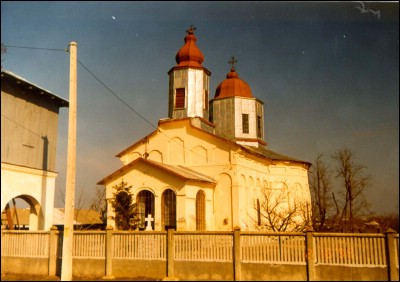 Lăcaşuri de cult din România; Biserica de lemn Sf. Troiţă; ; ; 1856; 1856; ; Biserică de lemn; ortodox; Orthodox; orthodoxe; SEACA; POBORU; Olt; Protoieria Slatina II Nord, Cod Fiscal: 15022767, Adresa: Str. Dinu Lipati, Nr. 21, Tel/Fax: 0249-420112, 0728107836, Protoiereu Pc Pr. Nicolae Nicolaescu.; Episcopia Slatinei şi Romanaţilor; Mitropolia Olteniei; 