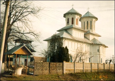 Lăcaşuri de cult din România; Biserica Sf. Treime; ; ; 1733; surpată în 1802; renovată în 1804; rep. în 1940; păstrează fresca originală; 1733; ; Biserică; ortodox; Orthodox; orthodoxe; STREJEŞTI; STREJEŞTI; Olt; Protoieria Slatina II Nord, Cod Fiscal: 15022767, Adresa: Str. Dinu Lipati, Nr. 21, Tel/Fax: 0249-420112, 0728107836, Protoiereu Pc Pr. Nicolae Nicolaescu.; Episcopia Slatinei şi Romanaţilor; Mitropolia Olteniei; 