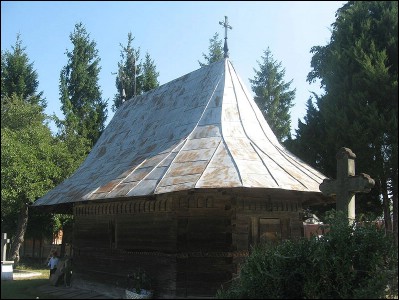 Lăcaşuri de cult din România; Biserica de lemn Înălţarea Sf. Cruci; Biserica fostului schit Călugăriţa; ; 1717; 1717; ; Biserică de lemn; ortodox; Orthodox; orthodoxe; HORODNIC DE JOS; HORODNIC; Suceava; Protopopiatul Rădăuţi; Arhiepiscopia Sucevei şi a Rădăuţilor; Mitropolia Moldovei şi Bucovinei; 