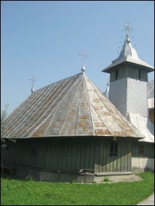 Lăcaşuri de cult din România; Biserica de lemn Sf. Nicolae; ; ; 1611-1703, adăugiri 1909, 1935; 1611; 1703; Biserică de lemn; ortodox; Orthodox; orthodoxe; LĂMĂŞENI; RĂDĂŞENI; Suceava; Protopopiatul Fălticeni; Arhiepiscopia Sucevei şi a Rădăuţilor; Mitropolia Moldovei şi Bucovinei; 