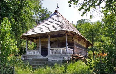 Lăcaşuri de cult din România; Biserica de lemn Sfinţii Voievozi; ; ; 1813; 1813; ; Biserică de lemn; ortodox; Orthodox; orthodoxe; MITROFANI; SUTEŞTI; Vâlcea; ; Arhiepiscopia Râmnicului; Mitropolia Olteniei; 