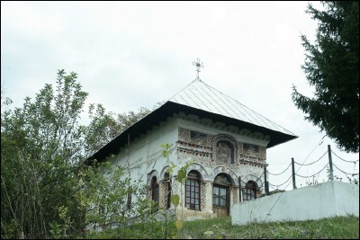 Lcauri de cult din Romnia; Biserica Naterea Maicii Domnului- Colnicu; Biserica fostului schit Colnic; ; 1752; 1752; ; Biseric; ortodox; Orthodox; orthodoxe; MOTENI; FRNCETI; Vlcea; Protopopiatul Rmnicu Vlcea; Episcopia Rmnicului; Mitropolia Olteniei; 