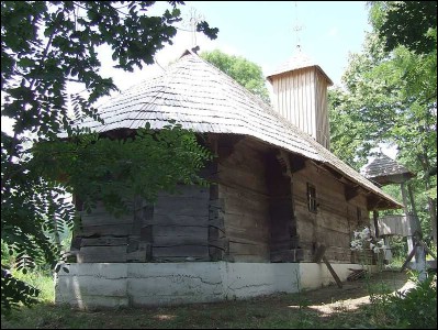Lăcaşuri de cult din România; Biserica de lemn Sfinţii Voievozi; ; ; 1808-1813; 1808; 1813; Biserică de lemn; ortodox; Orthodox; orthodoxe; RACU; SUTEŞTI; Vâlcea; ; Arhiepiscopia Râmnicului; Mitropolia Olteniei; 