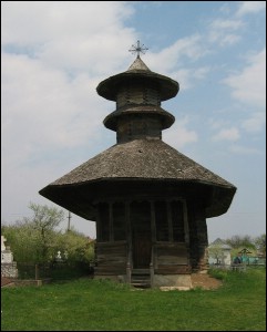 Lăcaşuri de cult din România; Biserica de lemn Sf. Nicolae; ; ; sec. XVII; reconstruită pe locul uneia din sec. XV; 1601; 1700; Biserică de lemn; ortodox; Orthodox; orthodoxe; STRĂOANE DE SUS; STRĂOANE; Vrancea; ; Arhiepiscopia Buzăului şi Vrancei; Mitropolia Munteniei şi Dobrogei; 