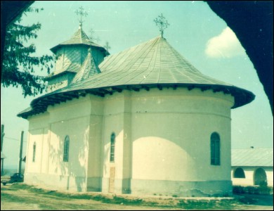 Lăcaşuri de cult din România; Biserica Sf. Nicolae si Sf. Treime a Manastirii Grajdeni; Biserica de lemn Sf. Treime a fostului Schit Grăjdeni Sf. Nicolae; ; 1853-1860, transf.  1987-1997; 1853; 1860; Biserică de lemn; ortodox; Orthodox; orthodoxe; GRĂJDENI; GRIVIŢA; Vaslui; Protoieria Bârlad; Episcopia Huşilor; Mitropolia Moldovei şi Bucovinei; 